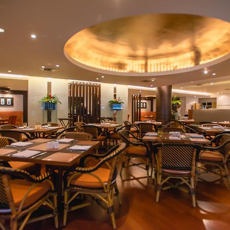 Nh Bangkok Sukhumvit Boulevard Exterior foto The interior of the restaurant