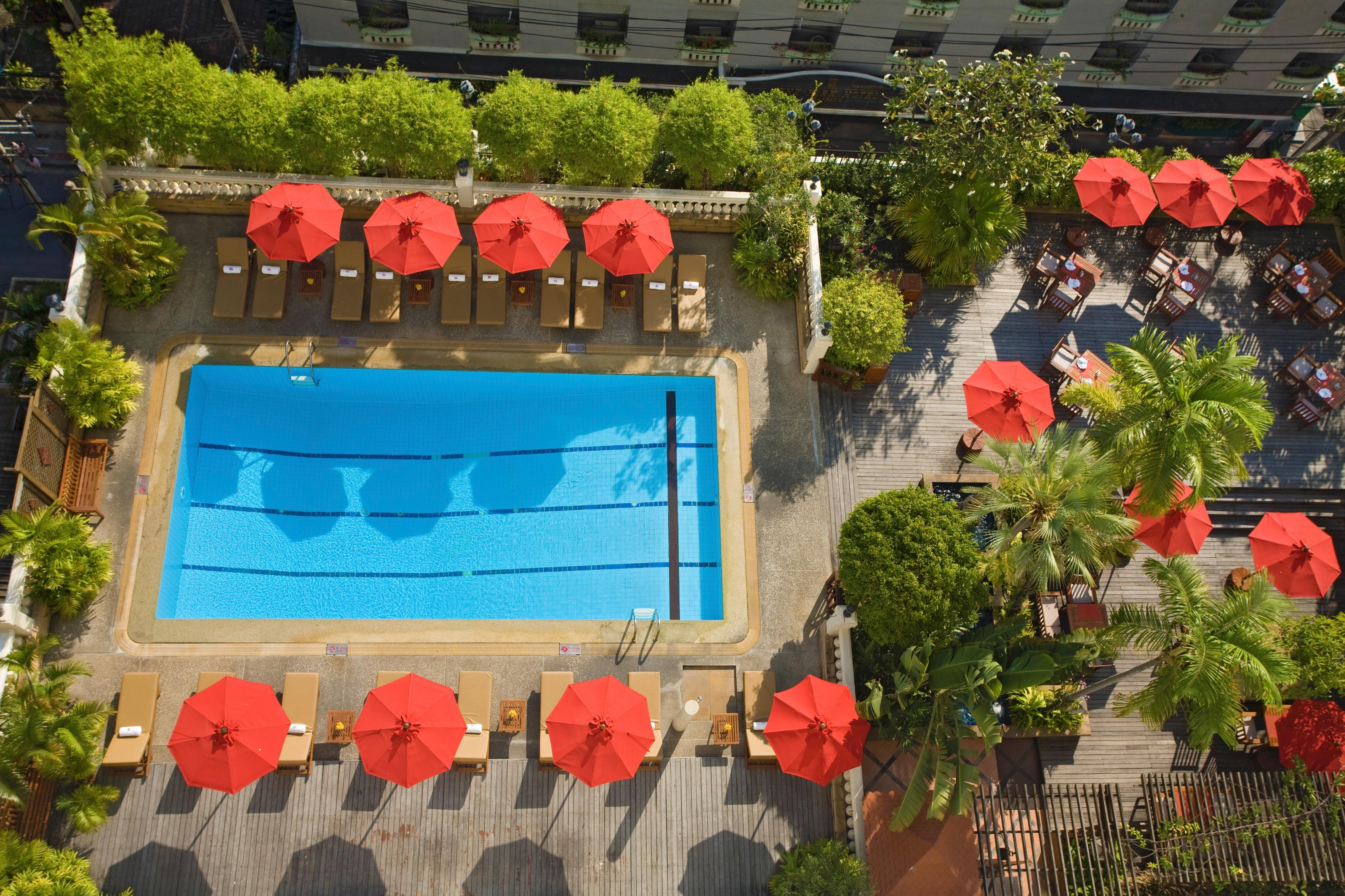 Nh Bangkok Sukhumvit Boulevard Exterior foto The pool at the Hotel