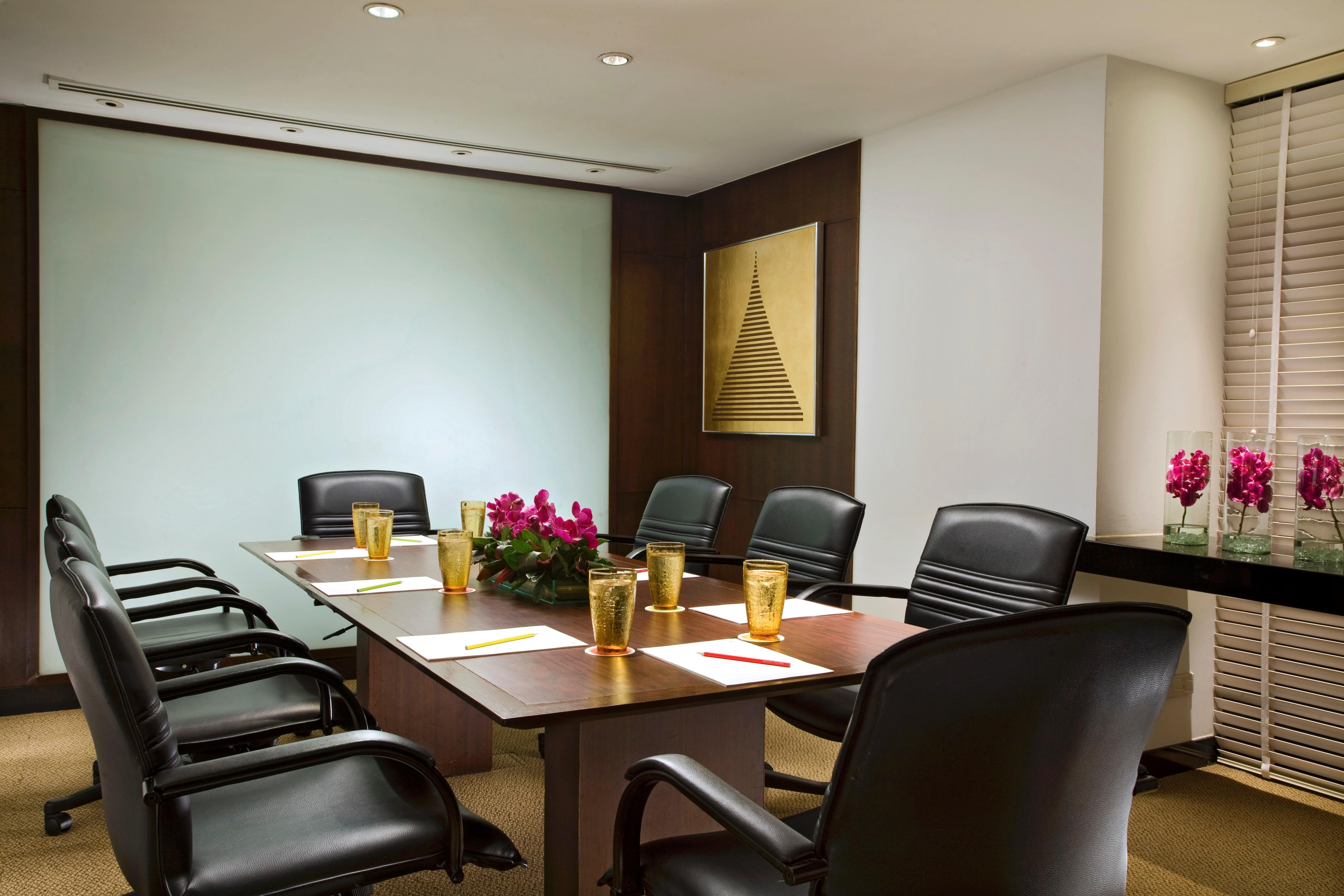 Nh Bangkok Sukhumvit Boulevard Exterior foto A boardroom at a hotel