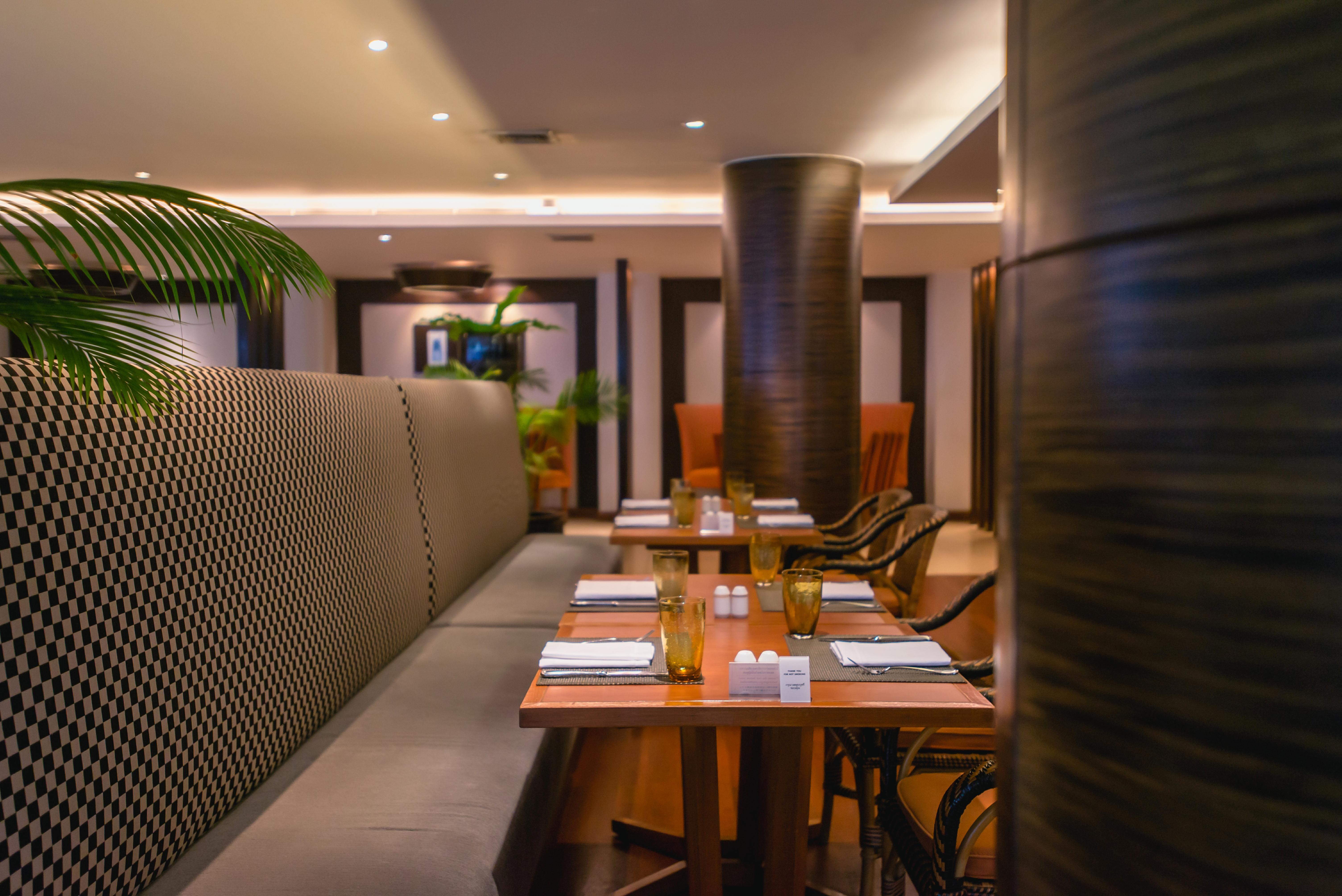 Nh Bangkok Sukhumvit Boulevard Exterior foto Interior of the restaurant