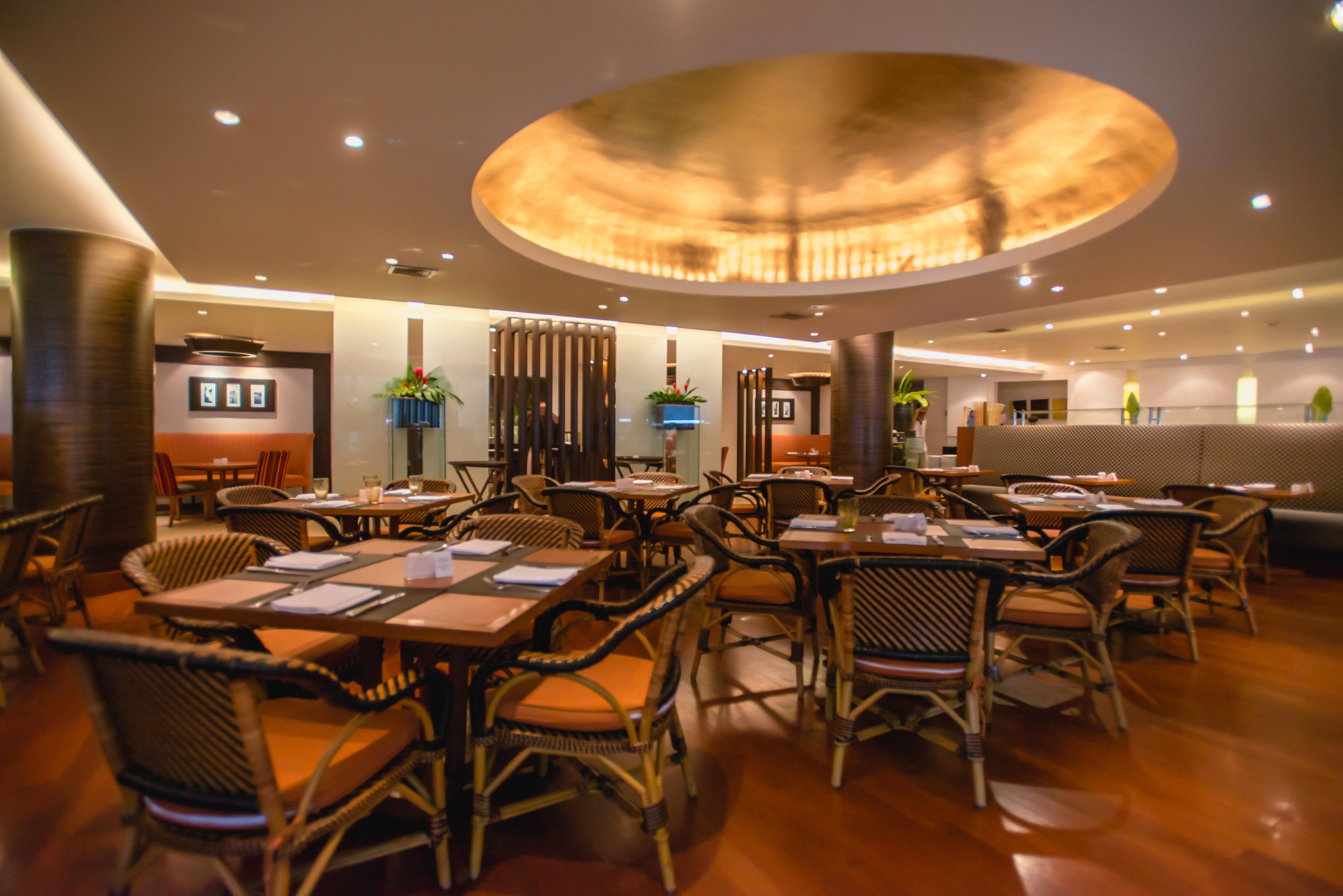 Nh Bangkok Sukhumvit Boulevard Exterior foto The interior of the restaurant