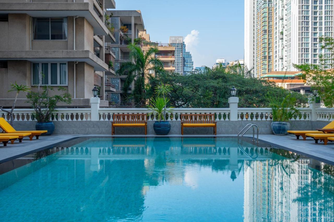 Nh Bangkok Sukhumvit Boulevard Exterior foto The swimming pool at the hotel